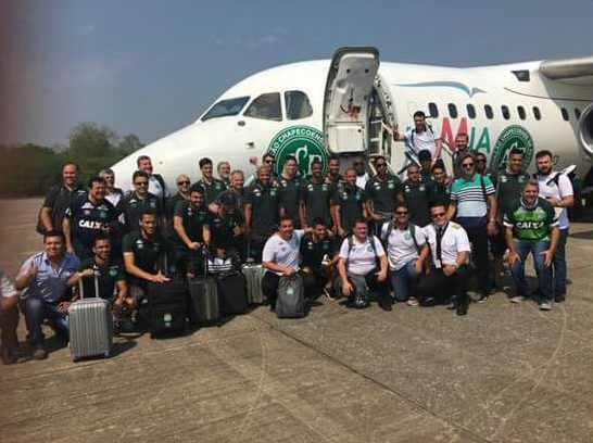  Team photograph shows players huddled outside an aircraft. This plane was not the one involved in the crash