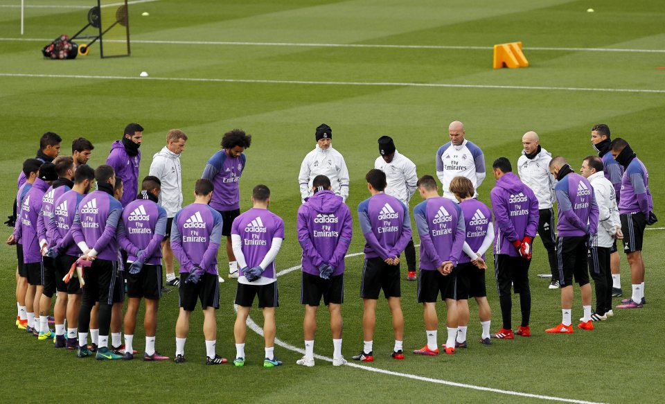  Real Madrid paid tribute, with Brazilian defender Marcelo between club coaches