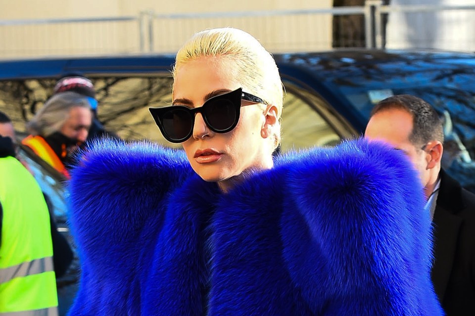  Gaga topped off her look with cat eye sunglasses