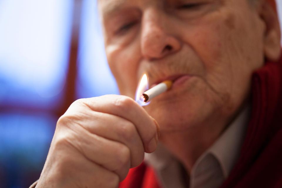  Study reveals chances of smoking-related death still reduces if you quit later on