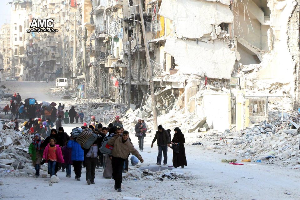  Aleppo families leave the neighbourhoods where street battles are imminent