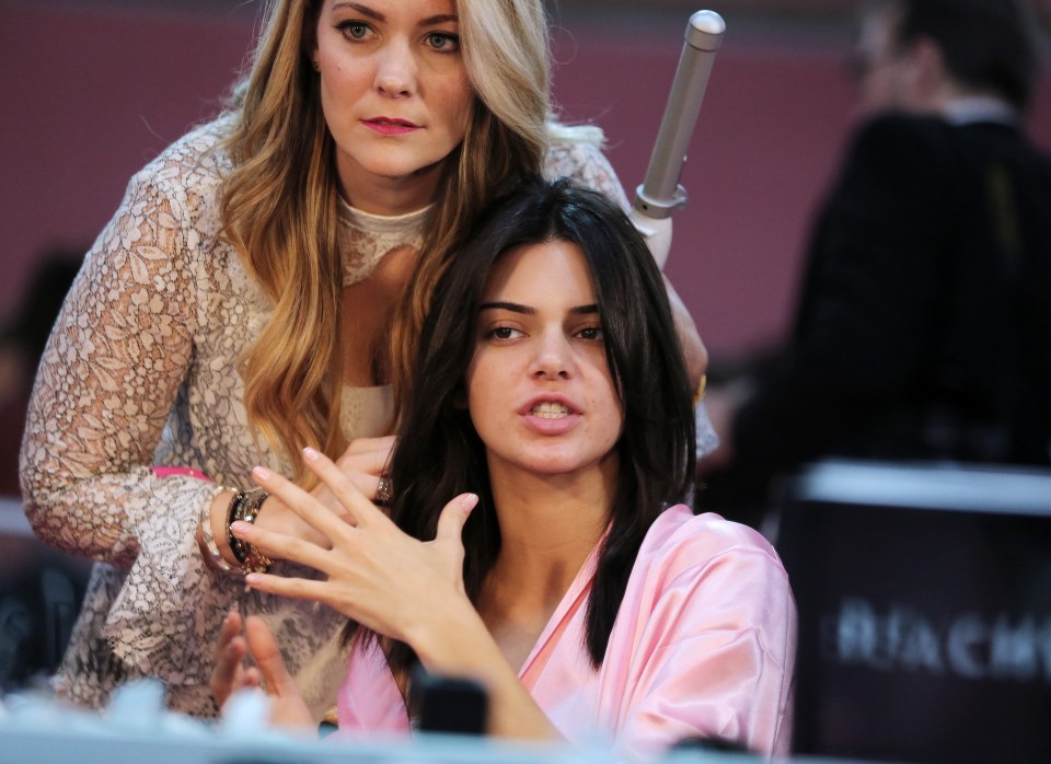  Kendall Jenner has been pictured chatting with her hair stylist