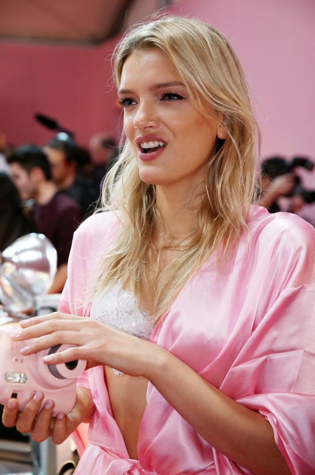  Lily Donaldson looked as if she was having a good giggle backstage