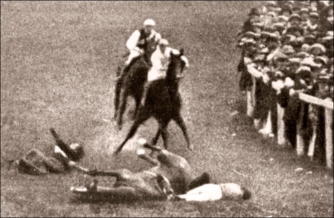  Suffragette Emily Davison is fatally injured when she runs in front of Amner - a horse owned by King George V ¿ during the 1913 Epsom Derby.