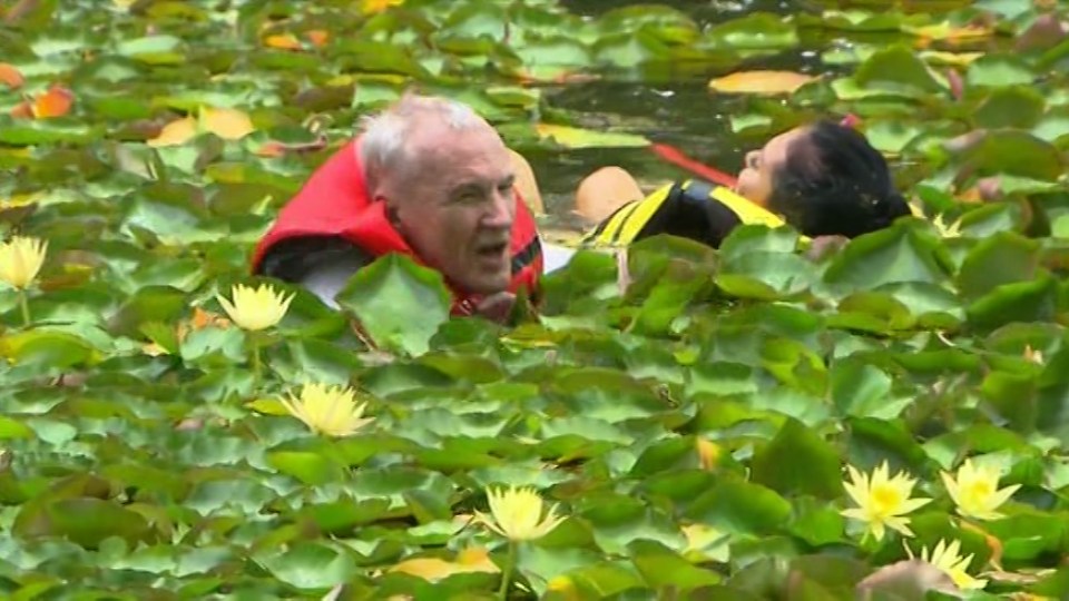  Larry dived into rescue Scarlett during their task