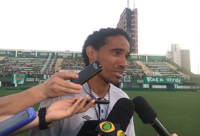  Chapecoense defender Rafael Lima pays tribute to tragic team-mates