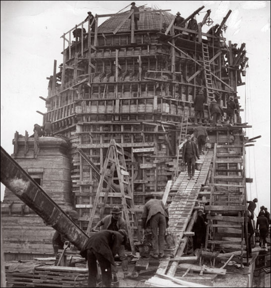  The construction of Wembley's famous twin towers in 1923.