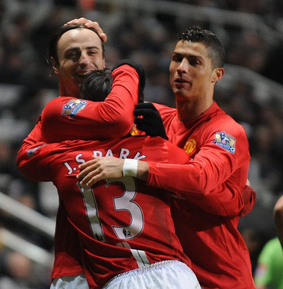 Manchester United achieved 11 straight wins in 2009