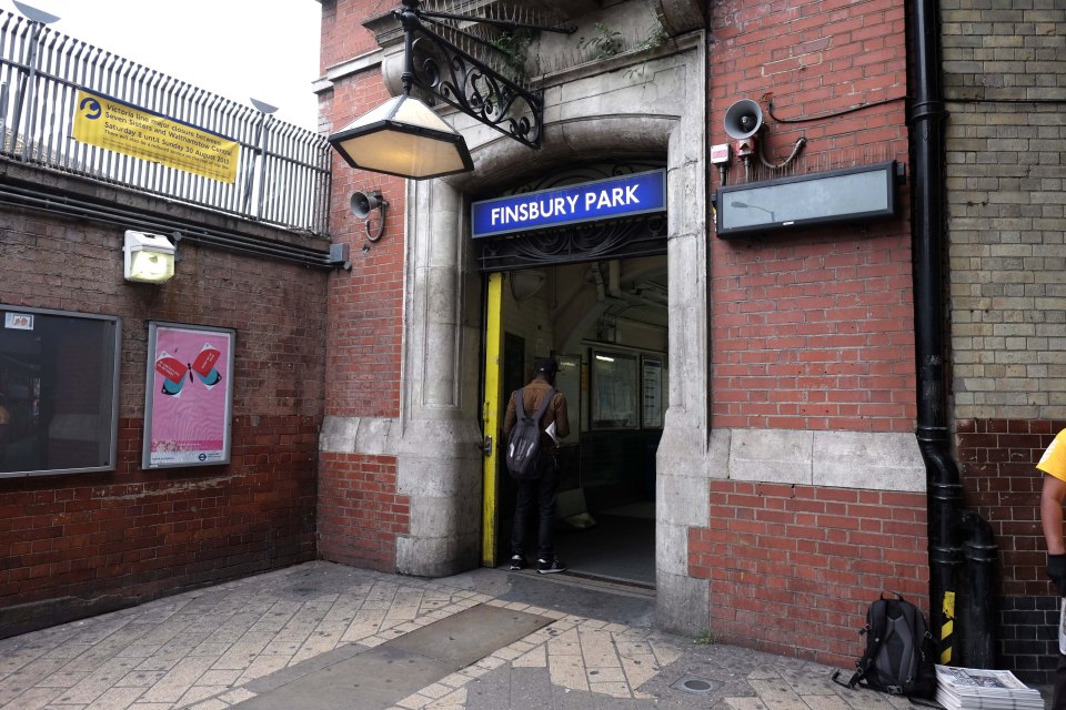  Commuter was watching the adult footage on Piccadilly line service that passed through Finsbury Park station