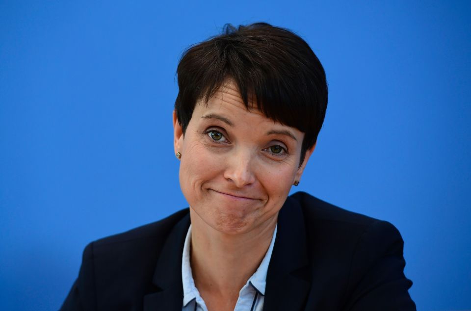  AfD co-leader Frauke Petry has dramatically walked out of the party hours after it entered the German parliament