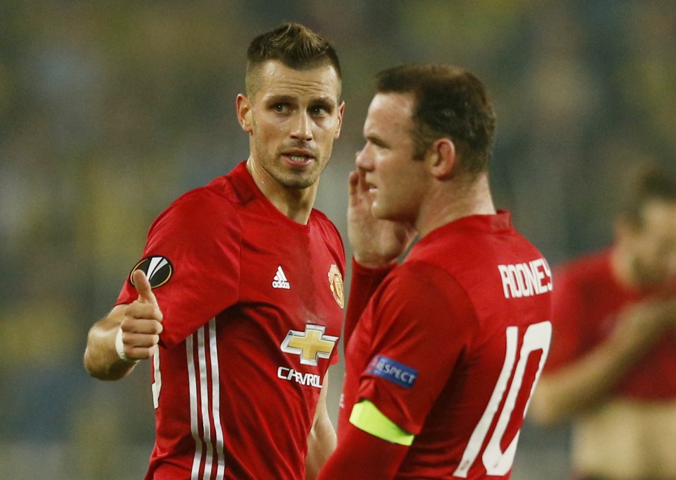  Everton have opened talks with Man Utd to sign Morgan Schneiderlin