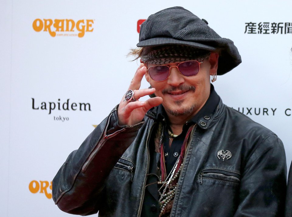  Johnny Depp holds the hospital close to his heart