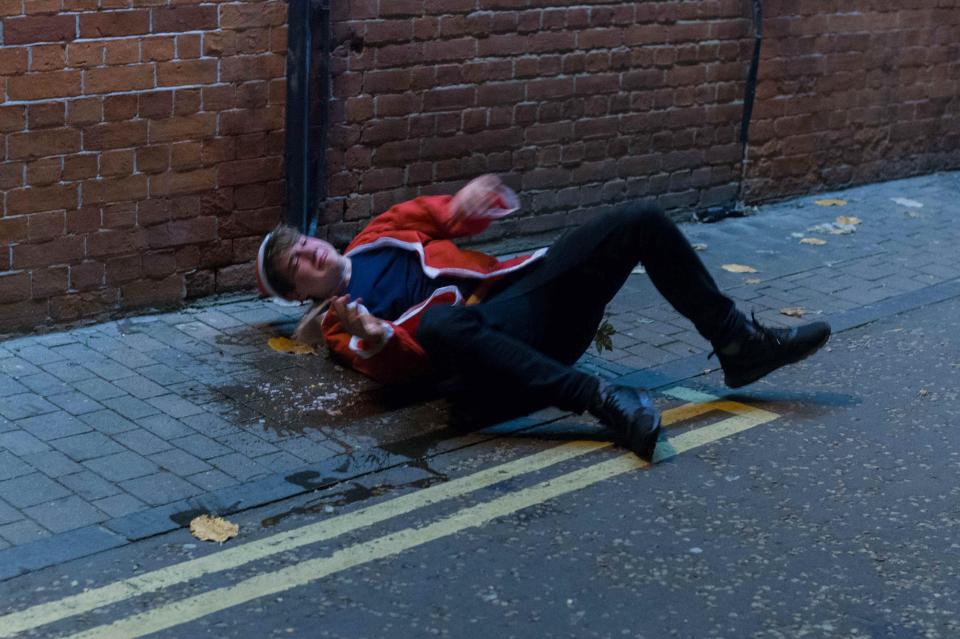 Drunk students took the streets of Oxford on a Santa Crawl 