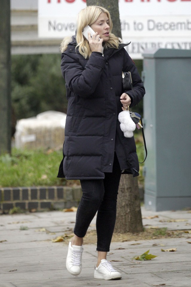  She carried a fluffy key ring as she chatted on the phone