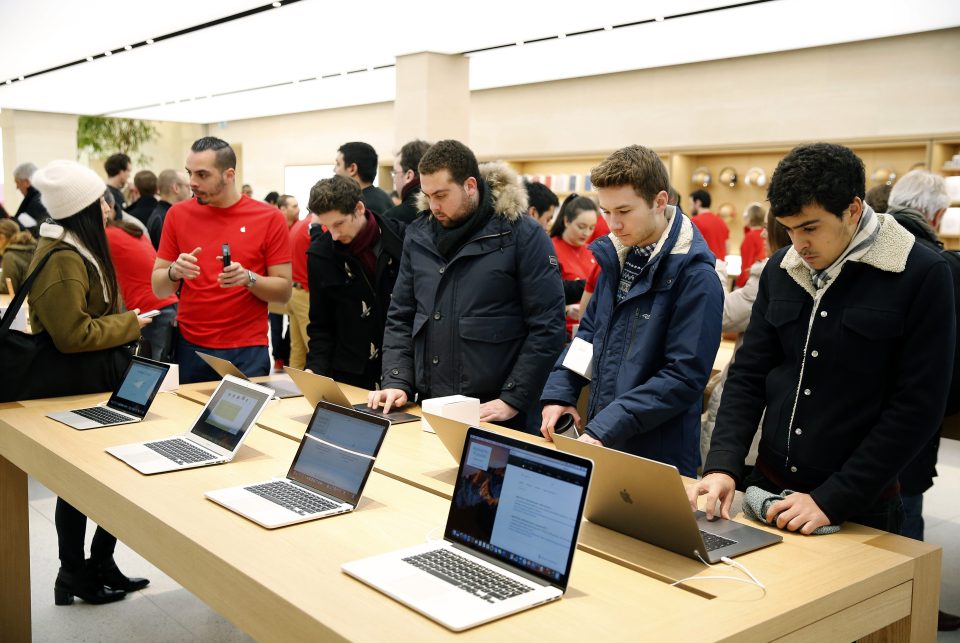  Microsoft can't yet claim to have inspired the sort of loyalty displayed by these visitors to a Paris Apple Store