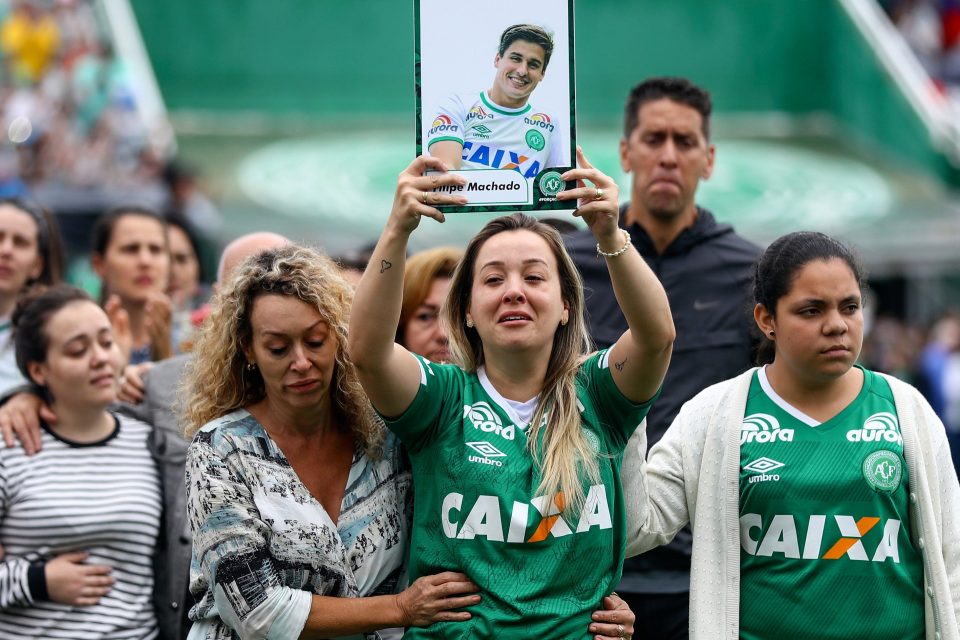  Relatives of Chapecoense players pay tribute at the club's Arena Conda stadium