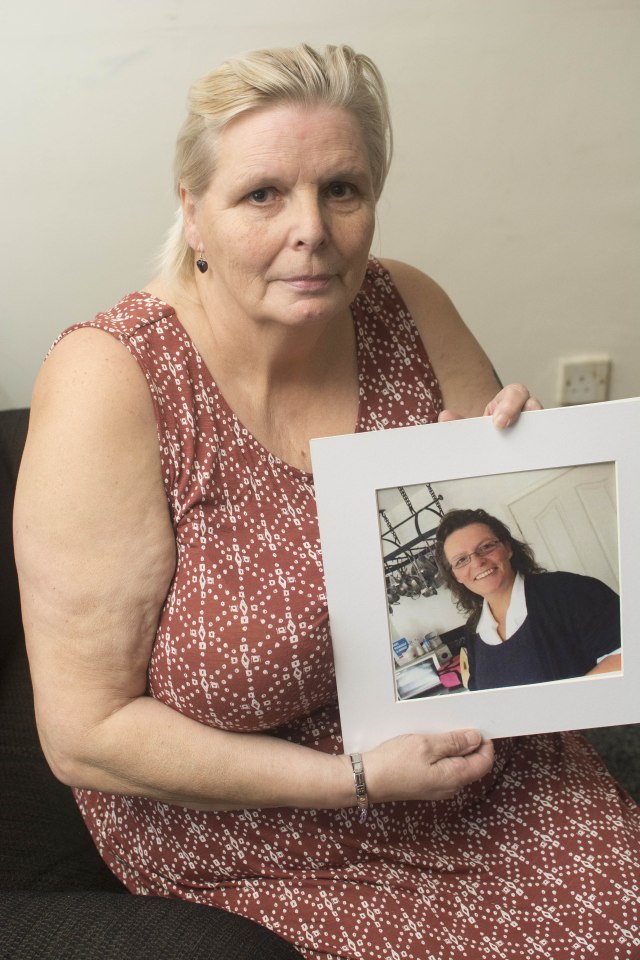  Devastated Lorraine returned to her sister's home and had one last conversation before her 56-year-old sister Ellen passed away just 60 minutes later