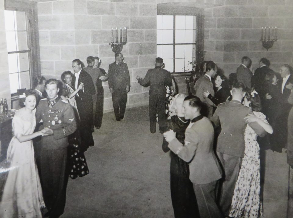  Wedding guests enjoying themselves at the Mirabell Palace in Salzburg with lots of dancing, champagne drinking and live music