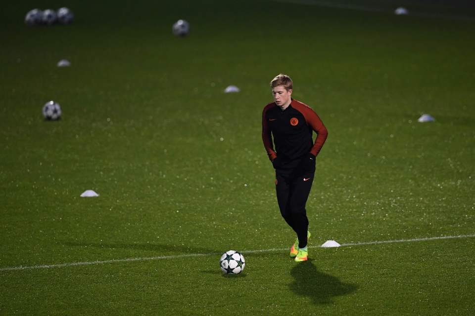  Kevin De Bruyne attends a training session at the City Football Academy