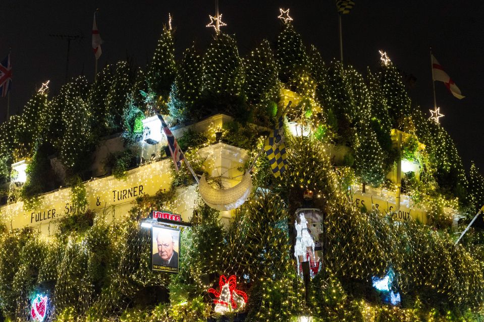  Visitors flock to Notting Hill to see the decorations