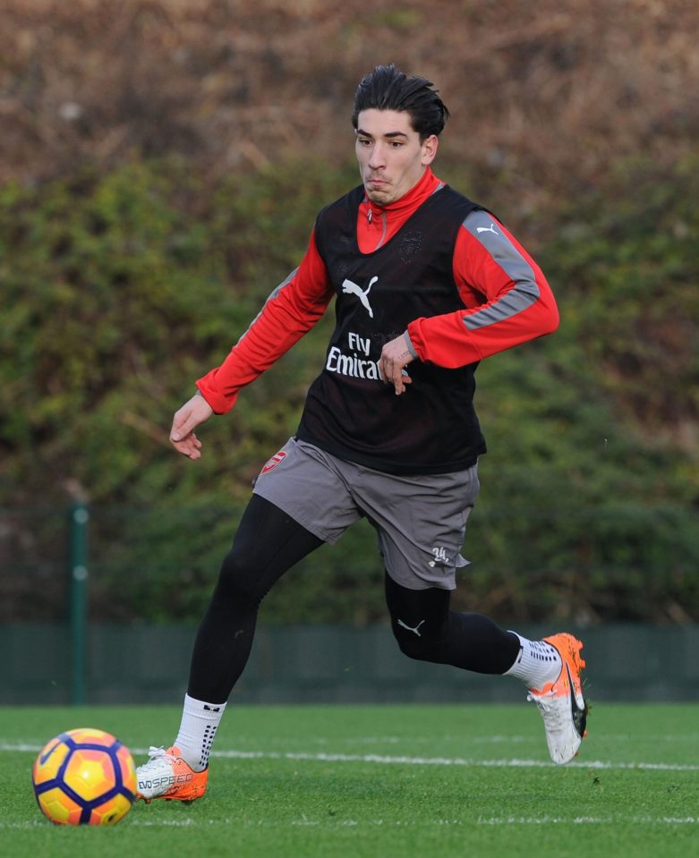  Hector Bellerin has returned to full training following an ankle injury