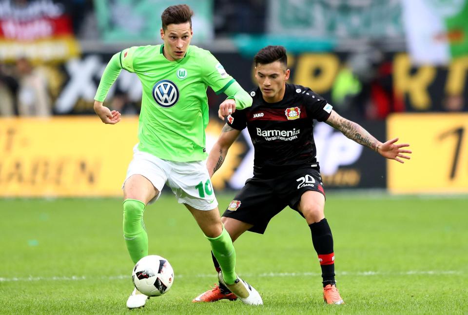  Mesut Ozil wants to bring Julian Draxler to Arsenal