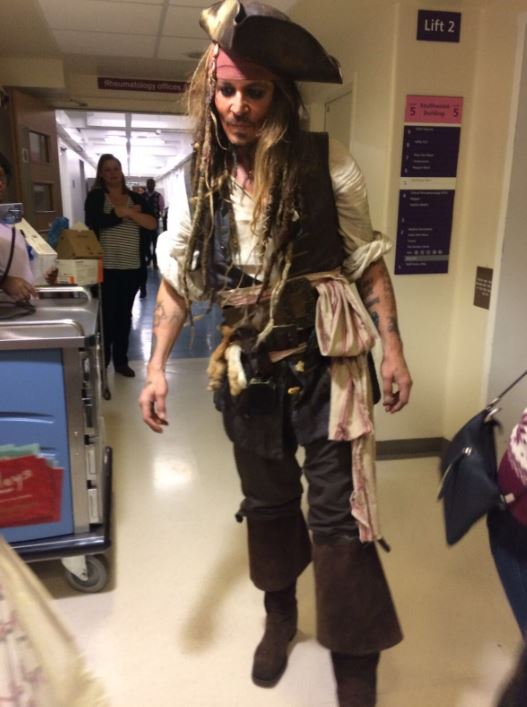  Johnny Depp turned up at Great Ormond Street Hospital dressed as Captain Jack