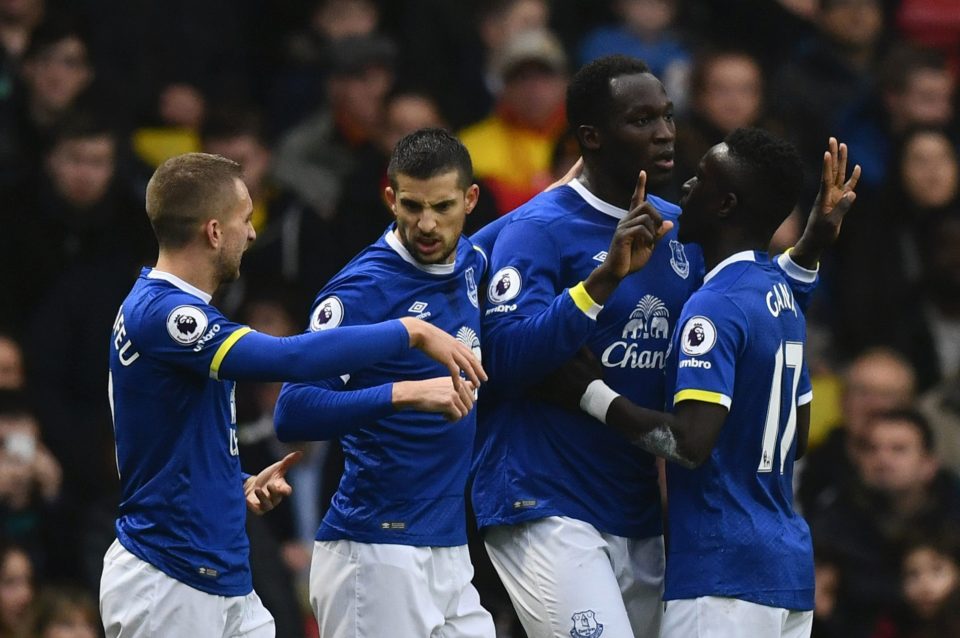  The Everton players congratulate Lukaku on his opener at Vicarage Road