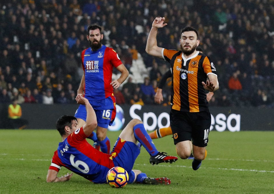  Robert Snodgrass controversially won a penalty for Hull in the first half