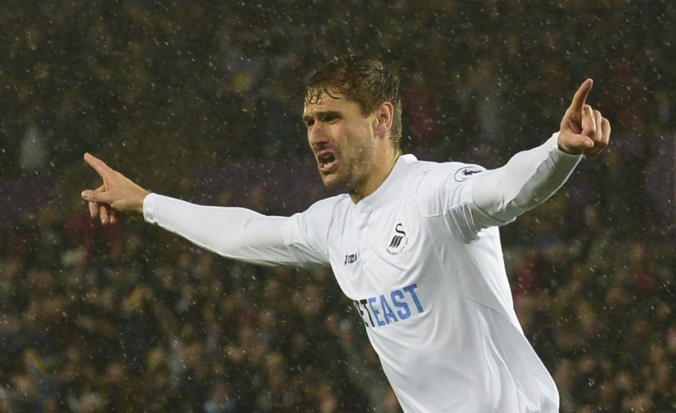  Fernando Llorente scored a brace as Swansea beat Sunderland 3-0