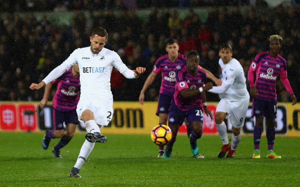  Gyfli Sigurdsson put his side ahead early in the second half with a penalty