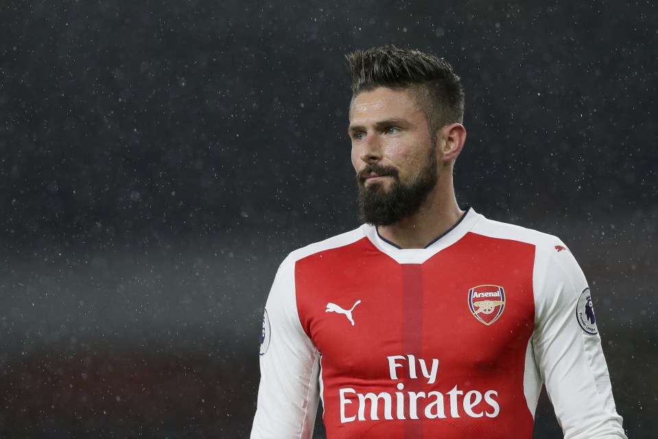  Olivier Giroud has signed a new deal with Arsenal