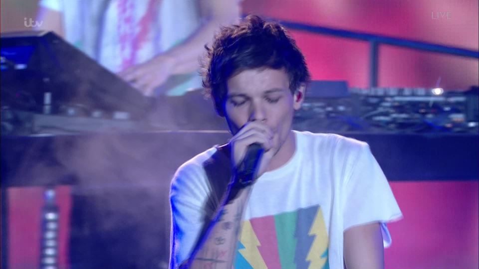  Louis won a standing ovation for his performance with a huge applause from the judges and the audience