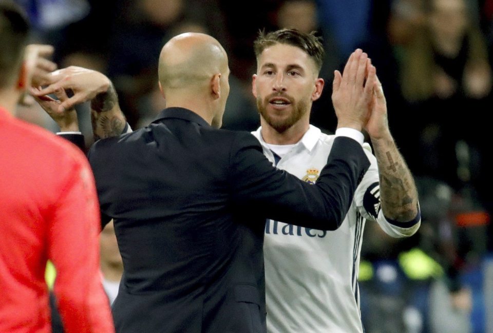  Zinedine Zidane congratulates Ramos at the end of the match