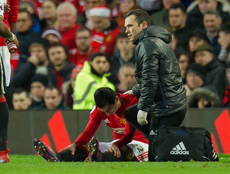  Henrikh Mkhitaryan was forced to leave the pitch for the final ten minutes