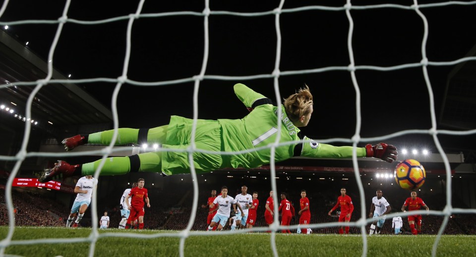  Loris Karius failed to deal with Dimitri Payet's free-kick