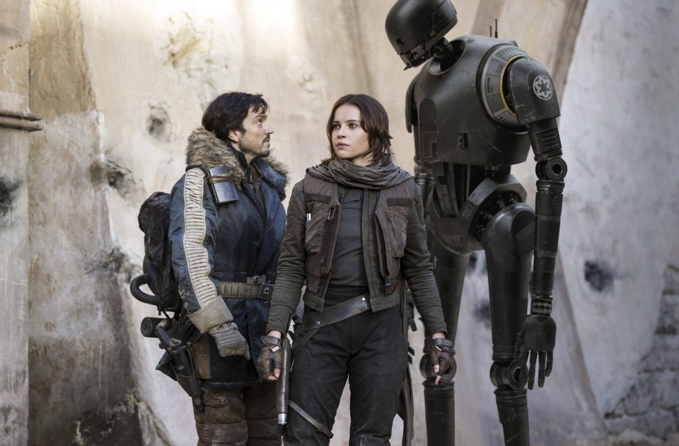  Felicity Jones starring as Jyn Erso with Diego Luna and Alan Tudyk (as K-2SO) in Rogue One: A Star Wars Story