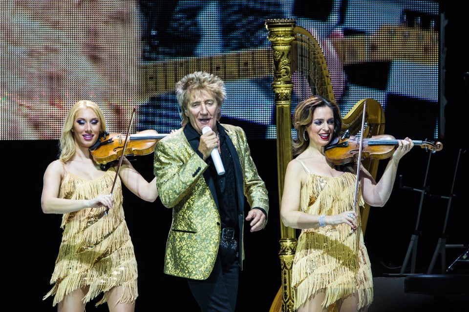  Rod Stewart gets to work on stage at the O2