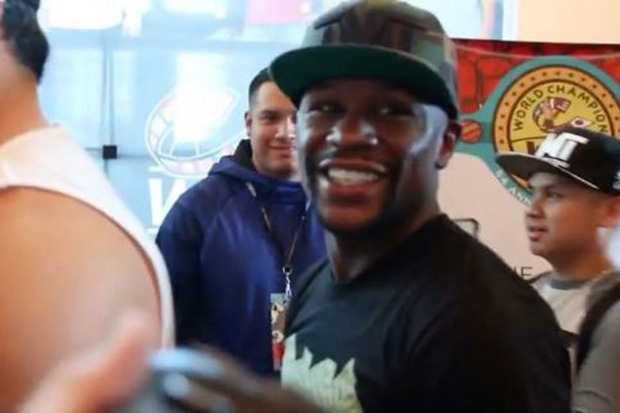  Floyd Mayweather couldn't help[ but laugh when he was asked about Conor McGregor