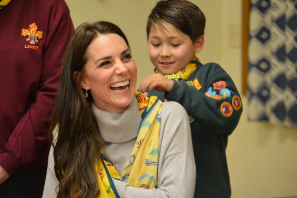  Helpful lad puts sling on the Duchess of Cambridge