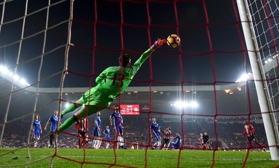  Courtois in action against Sunderland