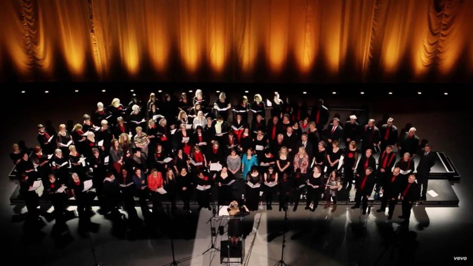  The singers were joined by the Parliament Choir and the Royal Opera House Thurrock Community Chorus