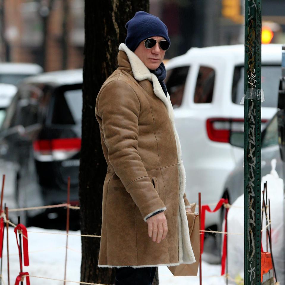 James Bond actor Daniel Craig was almost unrecognisable as he wrapped up in a chunky coat and hat