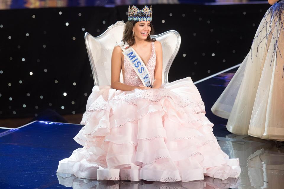  Miss Puerto Rico Stephanie Del Valle reacts after being crowned Miss World during the Miss World 2016 pageant at the MGM National Harbor