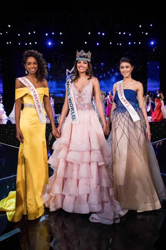  First runner up Miss Dominican Republic Yaritza Miguelina Reyes Ramirez, Miss World 2016 Stephanie Del Valle of Puerto Rico, and second runner up Miss Indonesia Natasha Mannuela