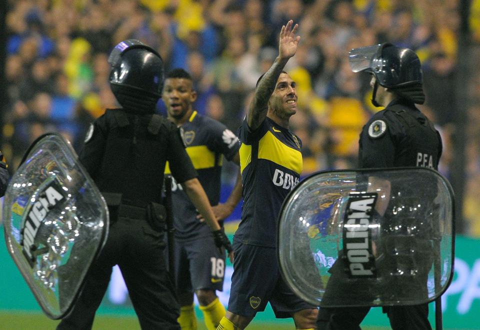  Carlos Tevez bid an emotional farewell to Boca Juniors fans in his final game