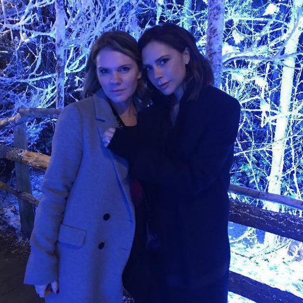  Victoria Beckham shared a sweet festive snap with her lookalike sister Louise