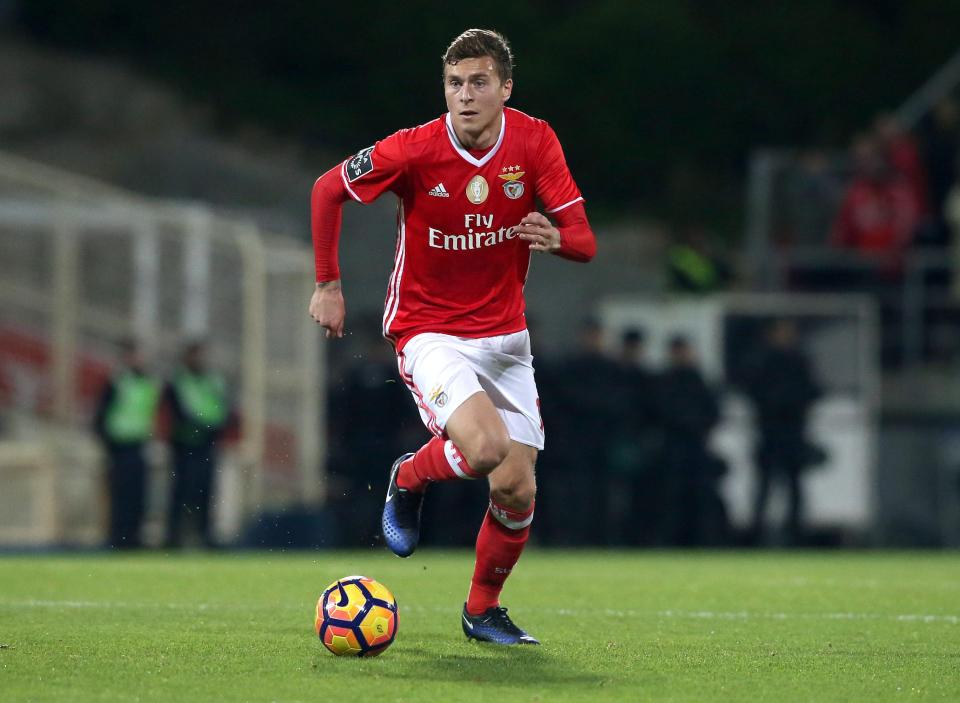  Victor Lindelof has sealed a £42million move to Manchester United