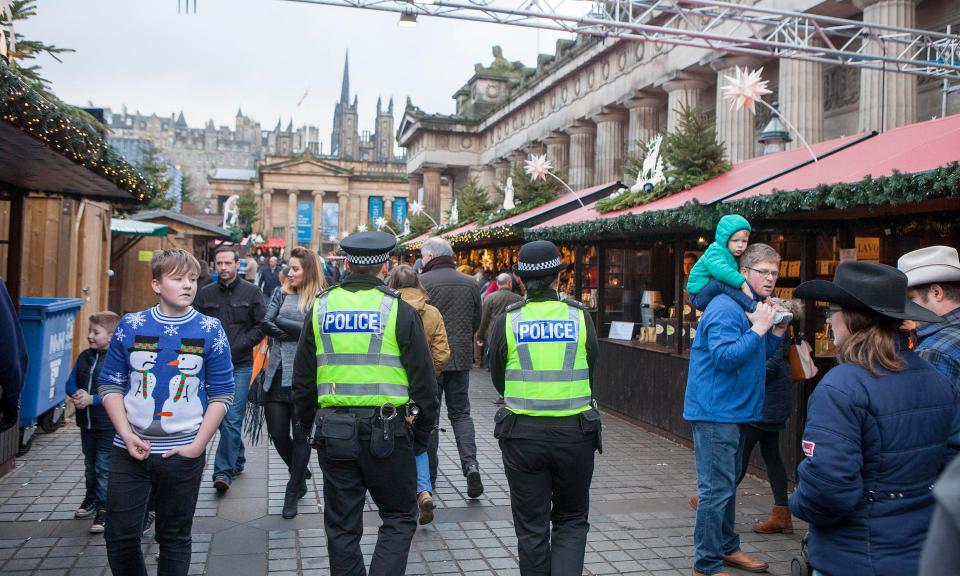  Police patrolling Edinburgh's Christmas Market this morning following the lorry attack in Berlin