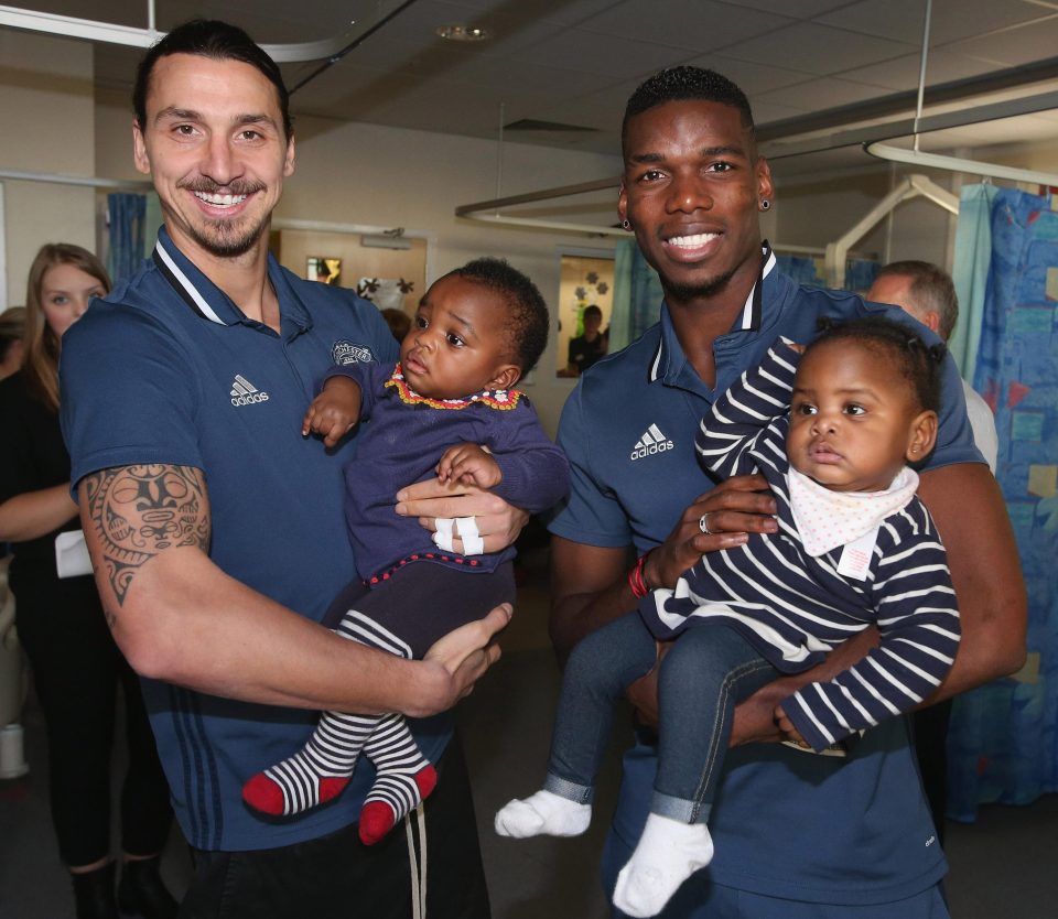  Zlatan Ibrahimovic and Paul Pogba pose with children